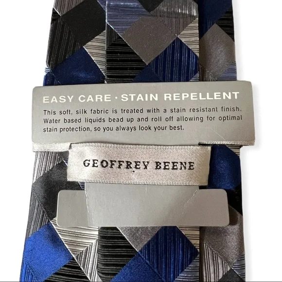 Geoffrey Beene Silk Tie - Picture 2 of 3